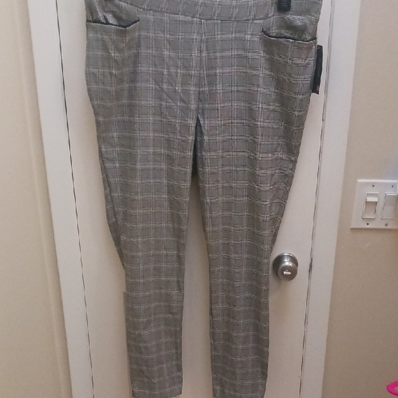 zoe and phoebe Pants - Elegant Women's Gray Plaid Cropped Pants NWT